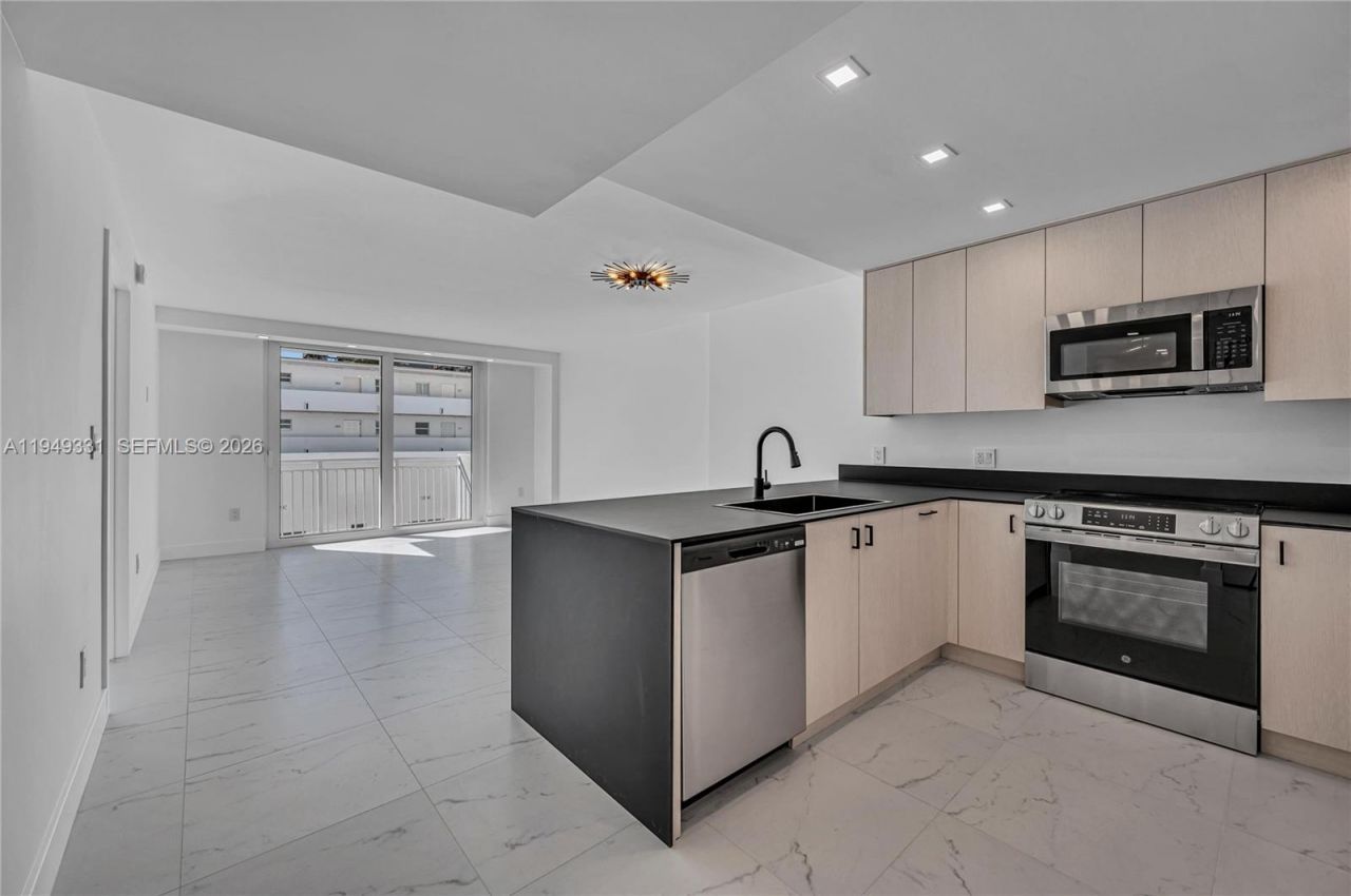 345 Ocean Dr, Unit 508, Miami Beach, FL 33139 Photo