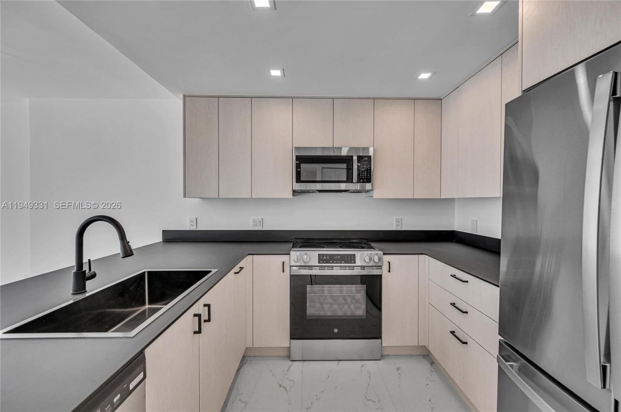 345 Ocean Dr, Unit 508, Miami Beach, FL 33139 Photo