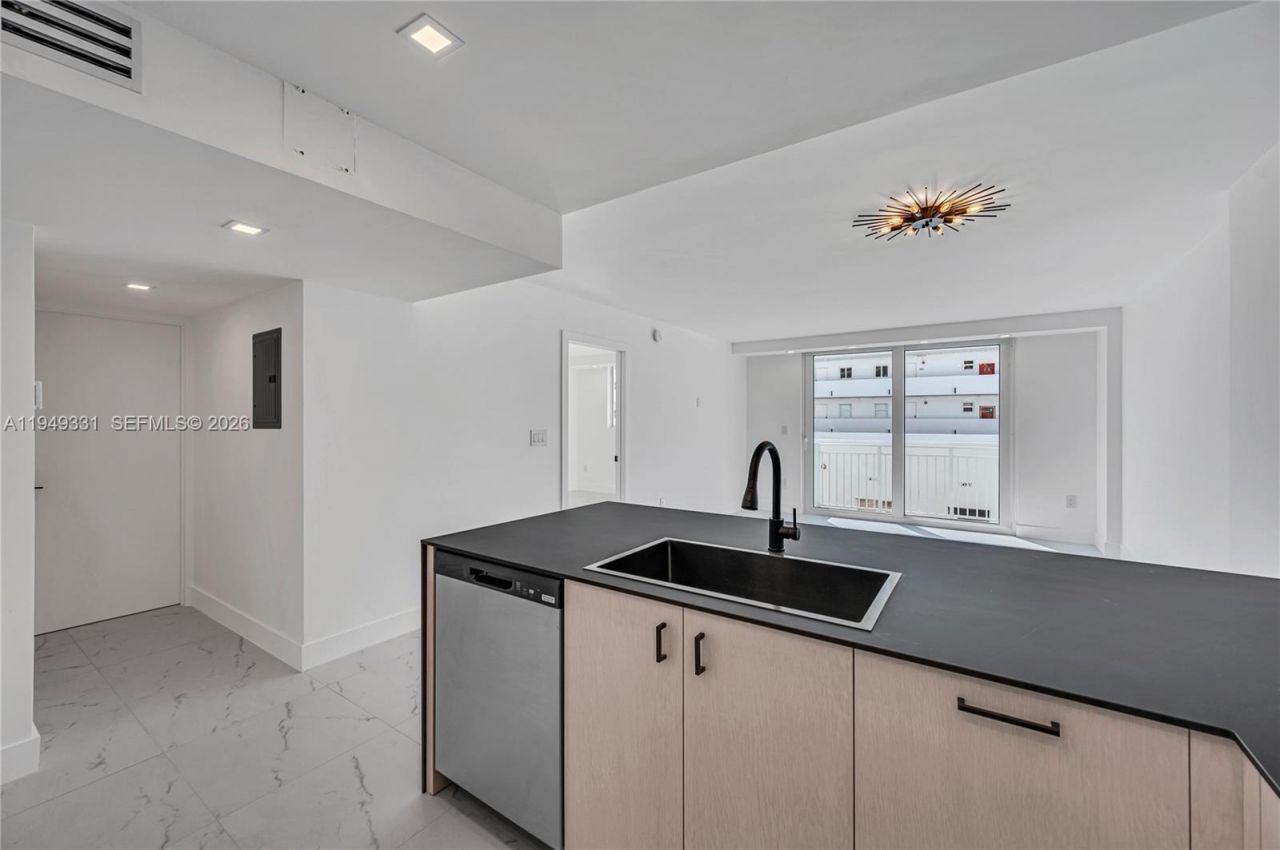 345 Ocean Dr, Unit 508, Miami Beach, FL 33139 Photo