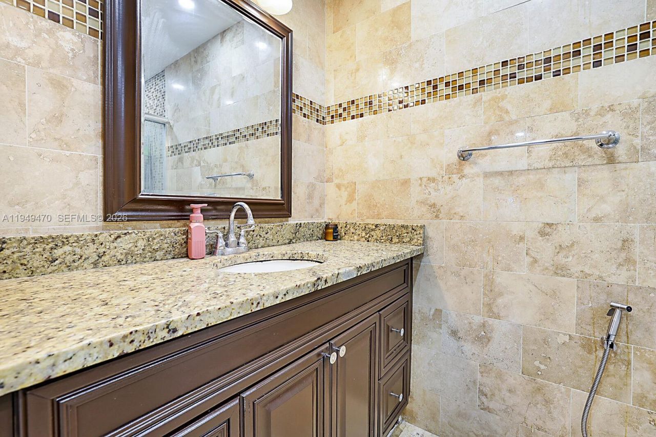 2210 NW 91st Ter, Pembroke Pines, FL 33024 Photo