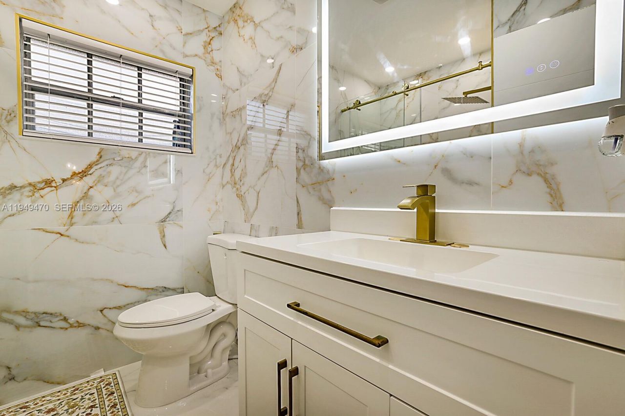 2210 NW 91st Ter, Pembroke Pines, FL 33024 Photo