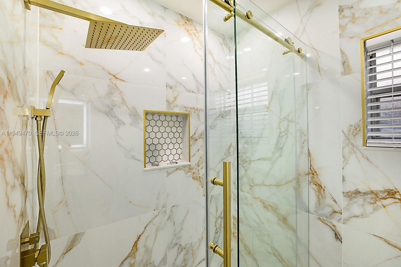 2210 NW 91st Ter, Pembroke Pines, FL 33024 Photo