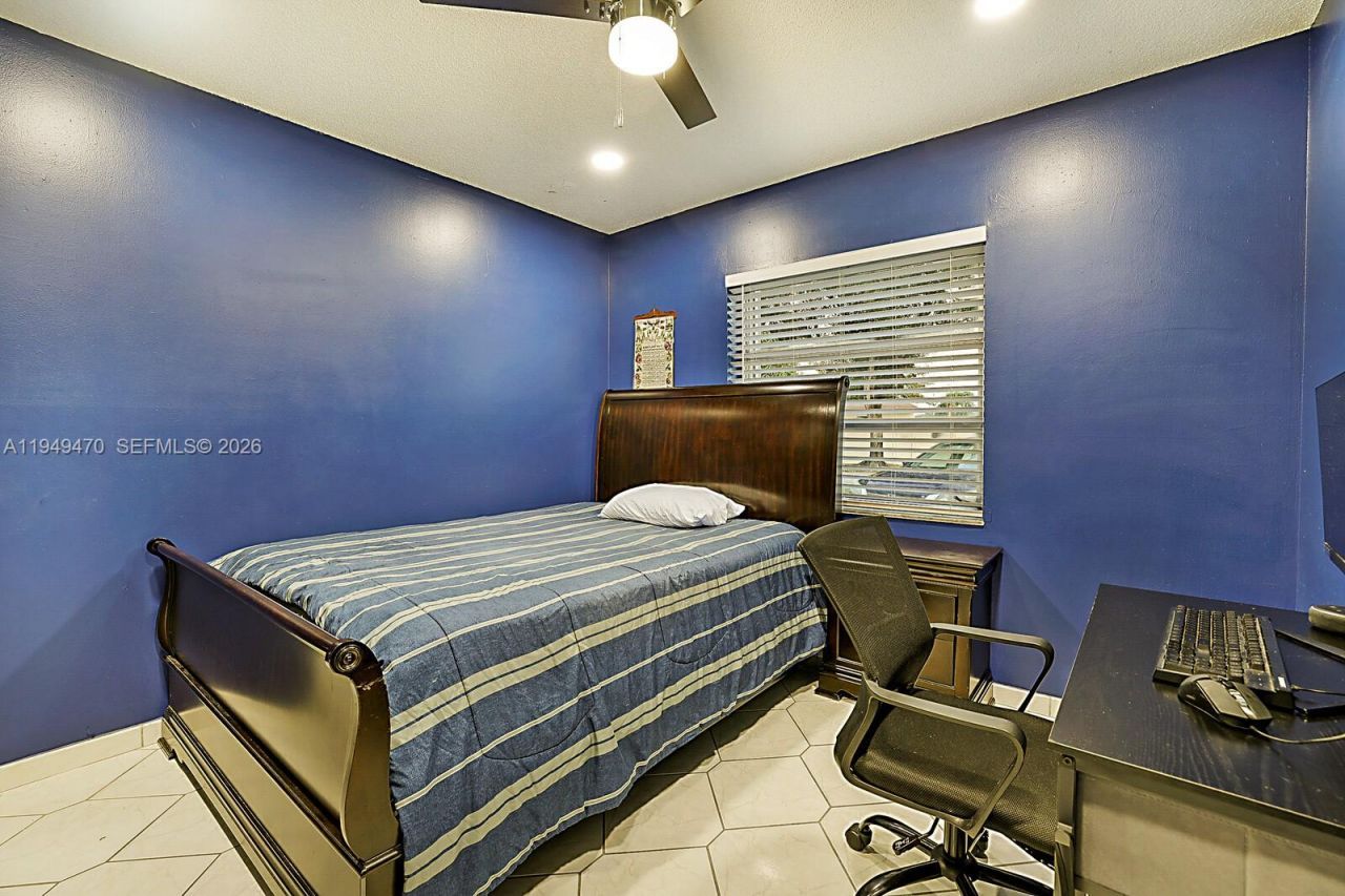 2210 NW 91st Ter, Pembroke Pines, FL 33024 Photo