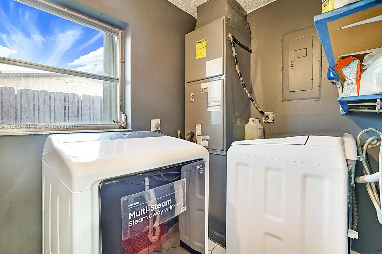 2210 NW 91st Ter, Pembroke Pines, FL 33024 Photo