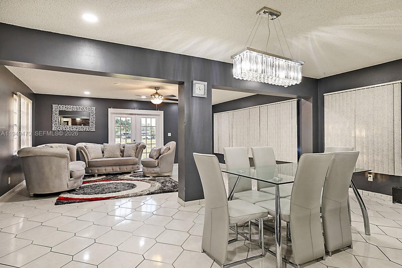 2210 NW 91st Ter, Pembroke Pines, FL 33024 Photo