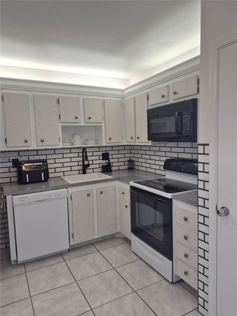 4751 NW 21st St, Unit 407, Lauderhill, FL 33313 Photo