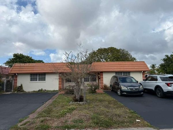 7387 NW 76th St, Unit 1-2, Tamarac, FL 33321