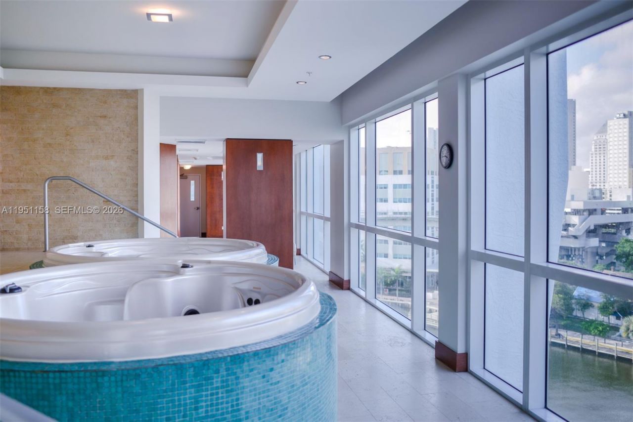 31 SE 5th St, Unit 3009, Miami, FL 33131 Photo