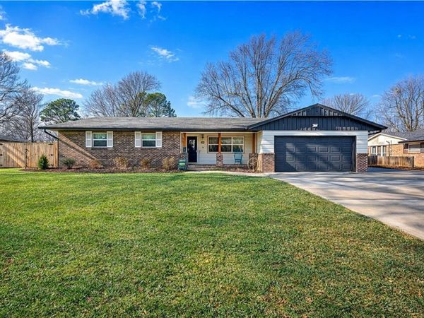 712 Carlton Street, Springdale, AR 72762