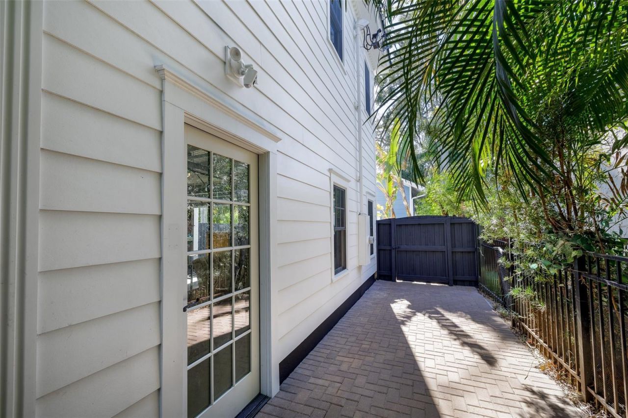 446 16th Avenue Ne, Saint Petersburg, FL 33704 Photo