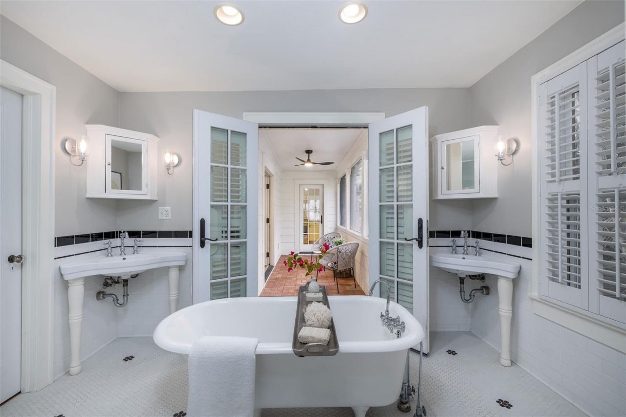 446 16th Avenue Ne, Saint Petersburg, FL 33704 Photo