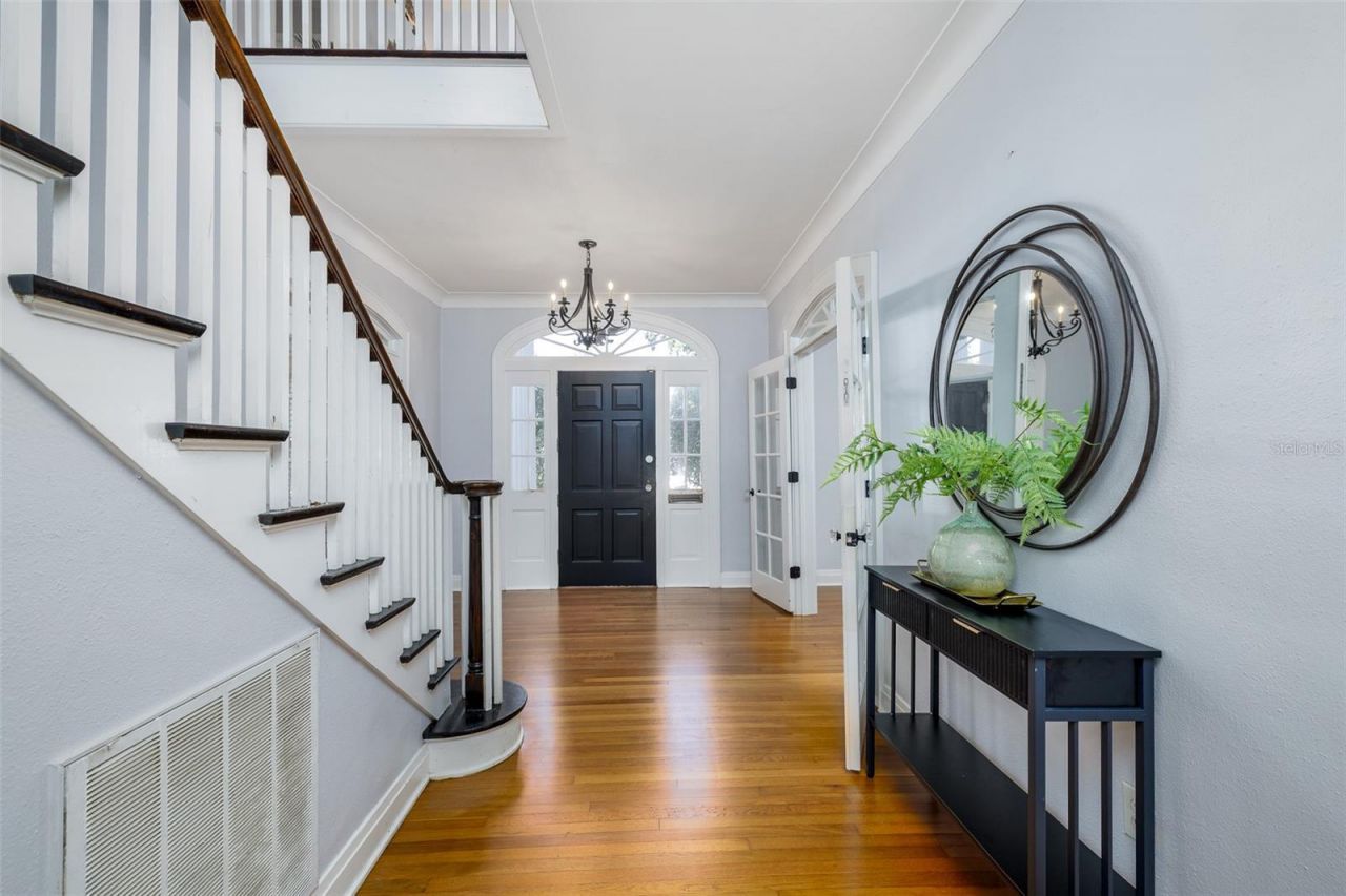 446 16th Avenue Ne, Saint Petersburg, FL 33704 Photo