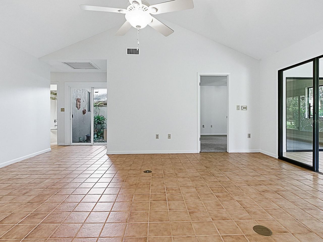 104 Waterwood Drive, Yalaha, FL 34797 Photo