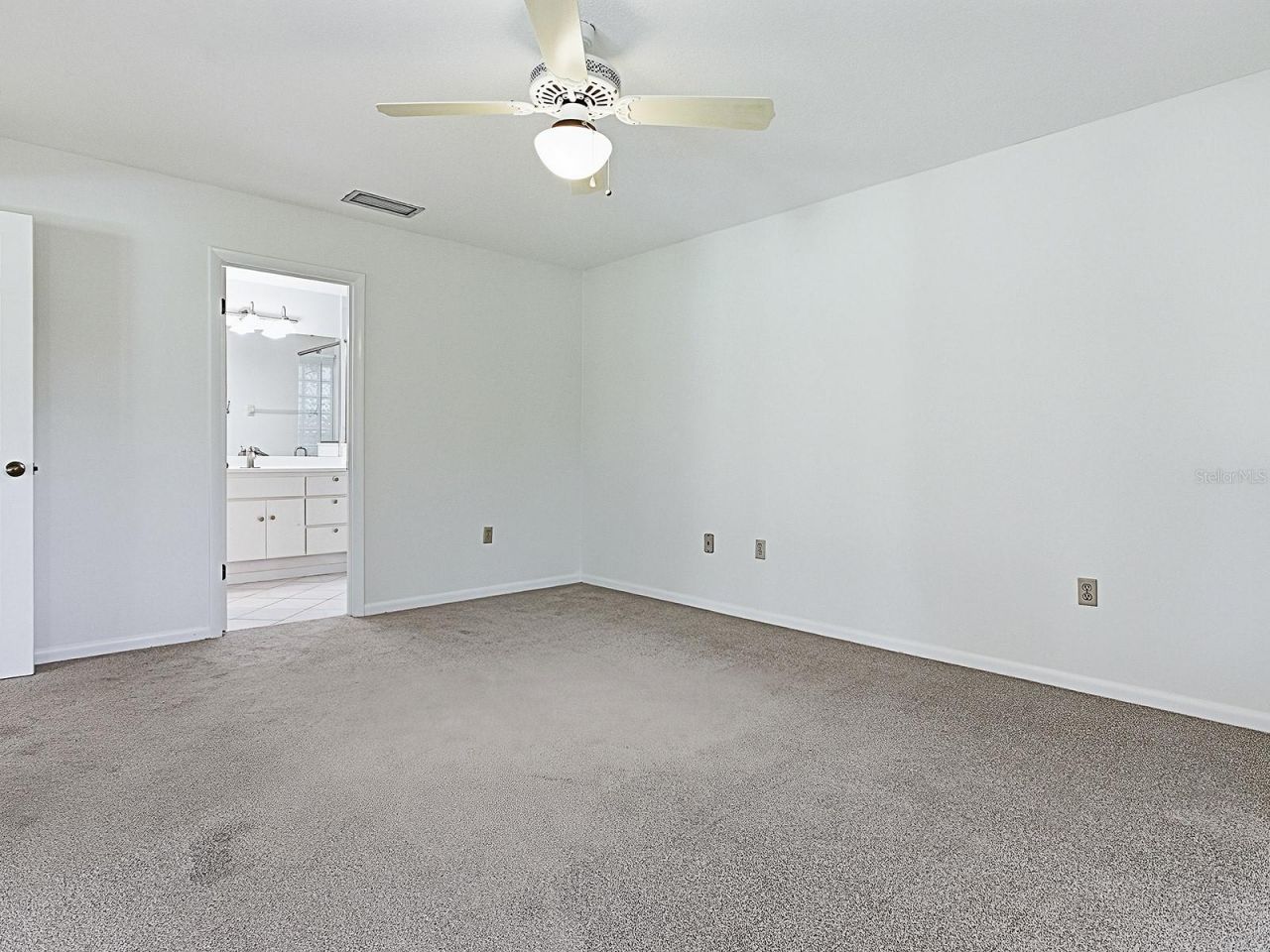 104 Waterwood Drive, Yalaha, FL 34797 Photo