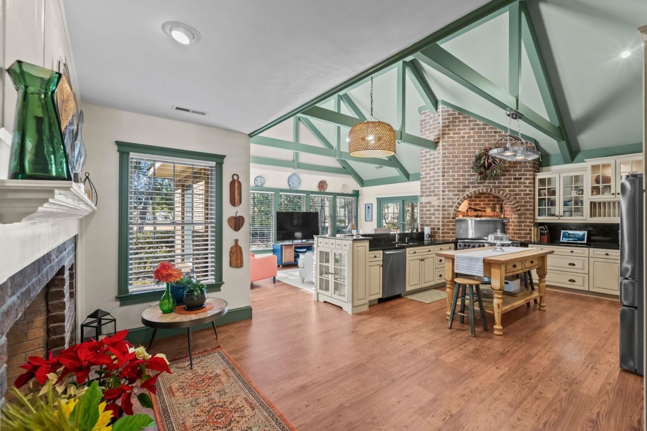 400 Foxtail Dr. Photo 8