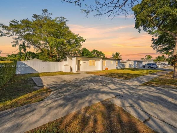 11065 SW 52nd Dr, Miami, FL 33165