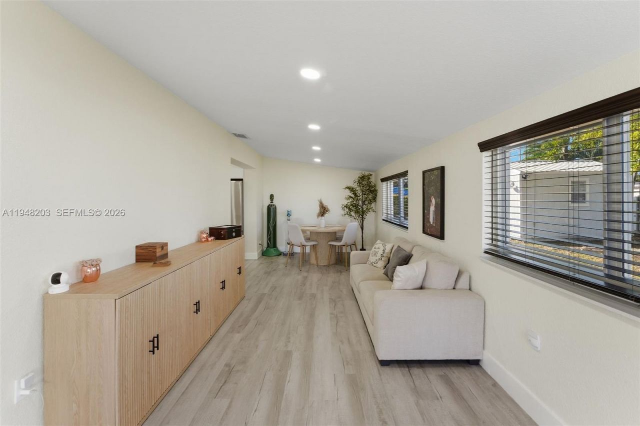 11065 SW 52nd Dr, Miami, FL 33165 Photo