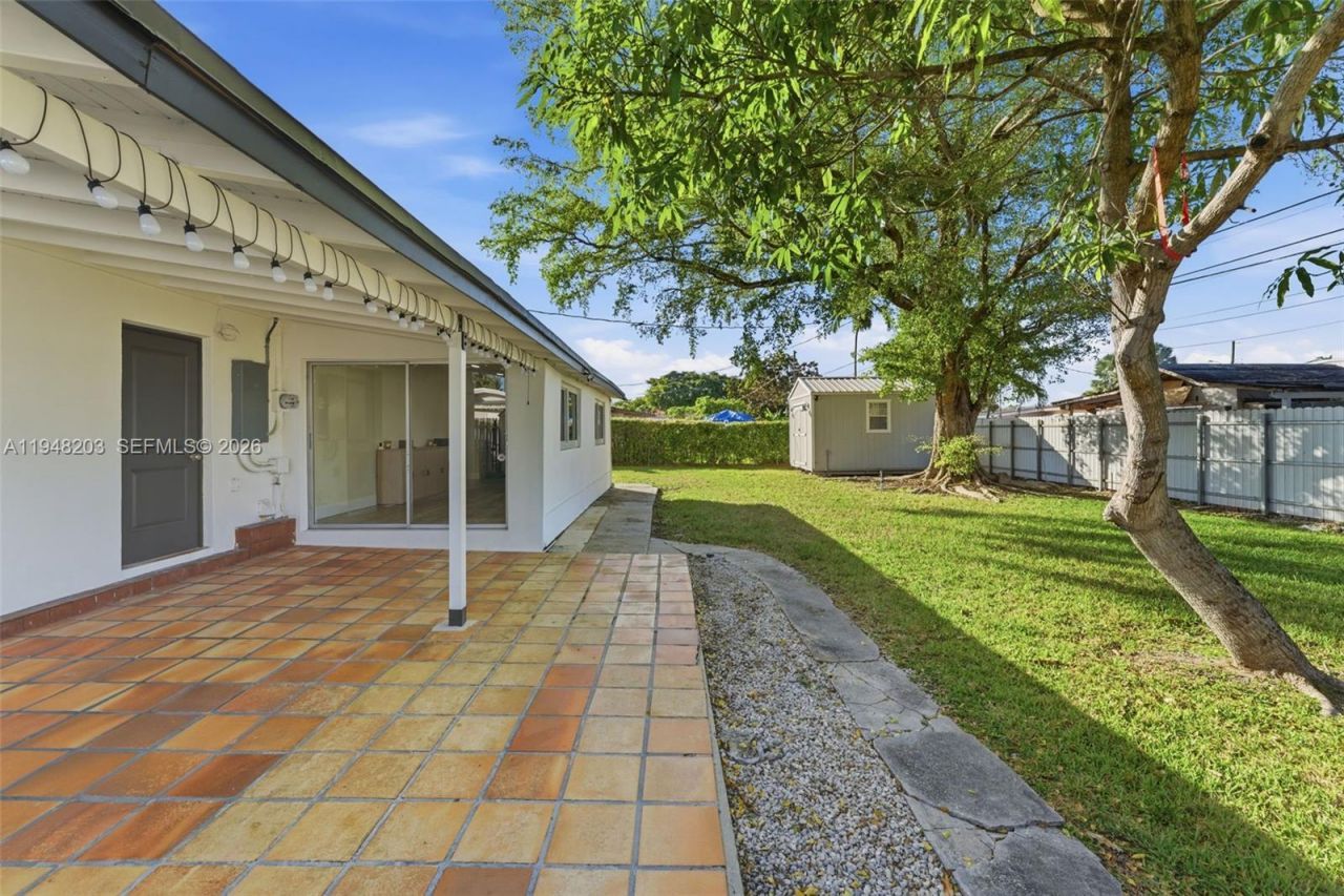 11065 SW 52nd Dr, Miami, FL 33165 Photo