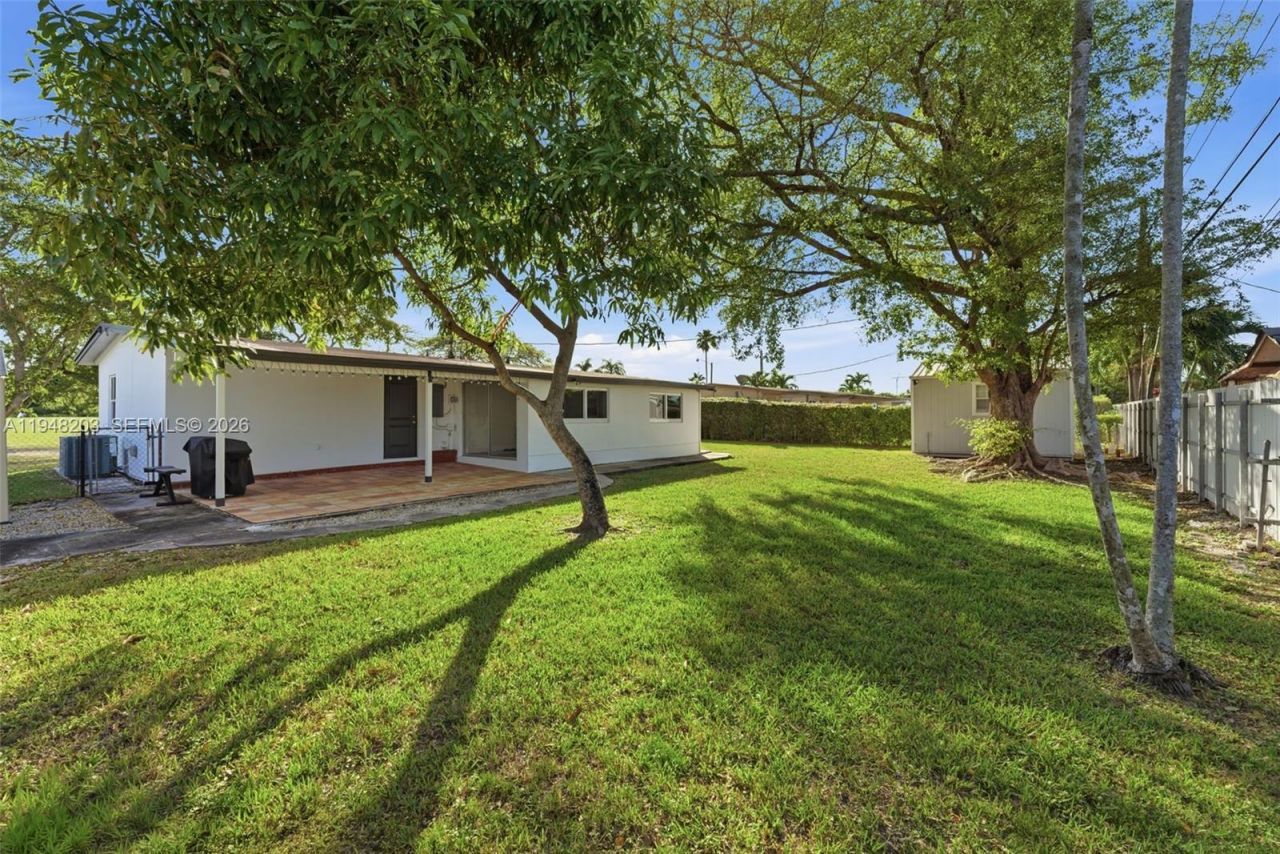 11065 SW 52nd Dr, Miami, FL 33165 Photo