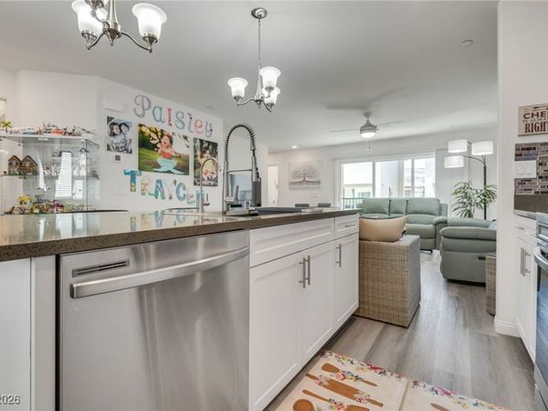 6840 Prairie Pearl Street, Las Vegas, NV 89148