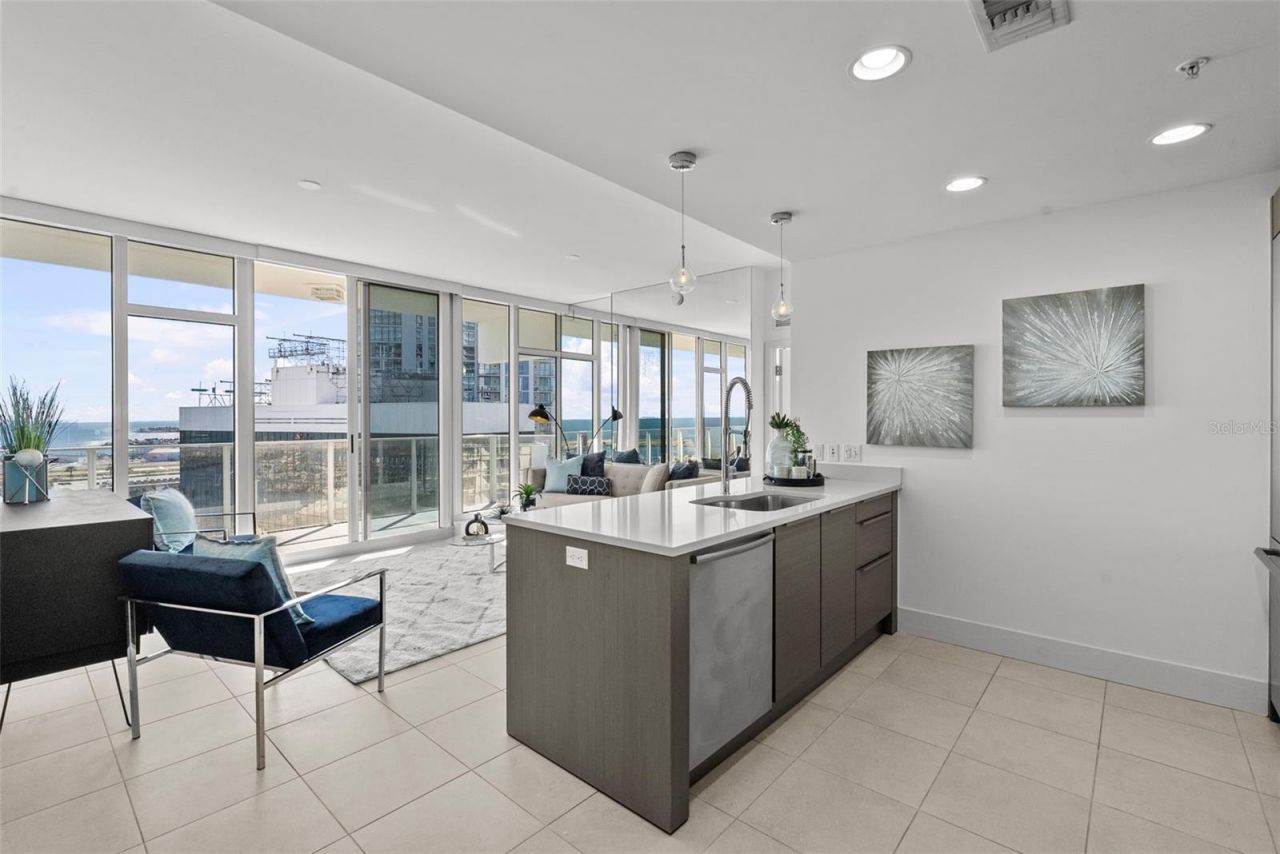 175 1st Street S, Unit 1604, Saint Petersburg, FL 33701 Photo