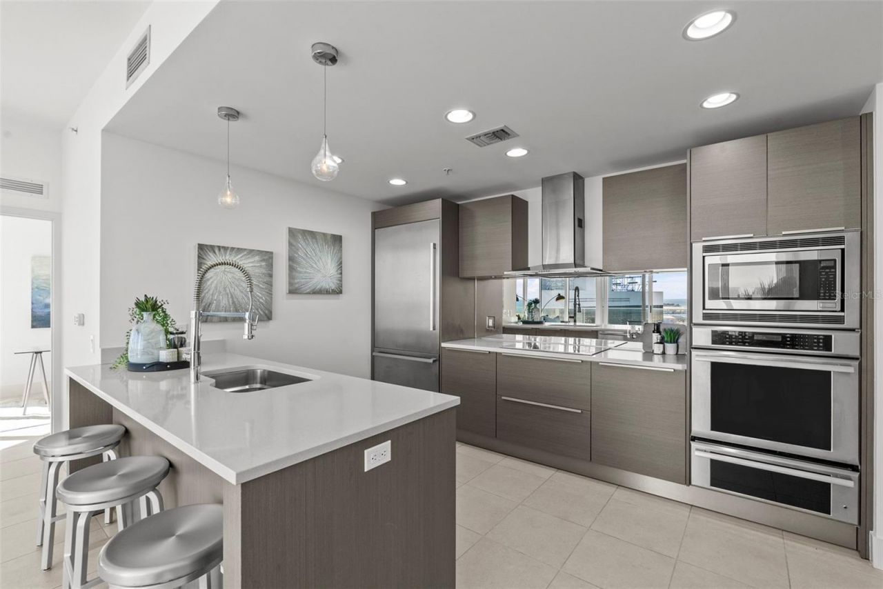 175 1st Street S, Unit 1604, Saint Petersburg, FL 33701 Photo