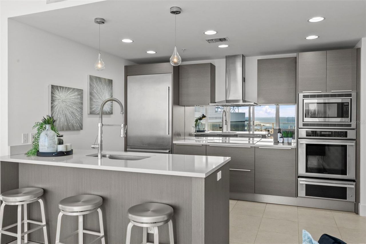 175 1st Street S, Unit 1604, Saint Petersburg, FL 33701 Photo