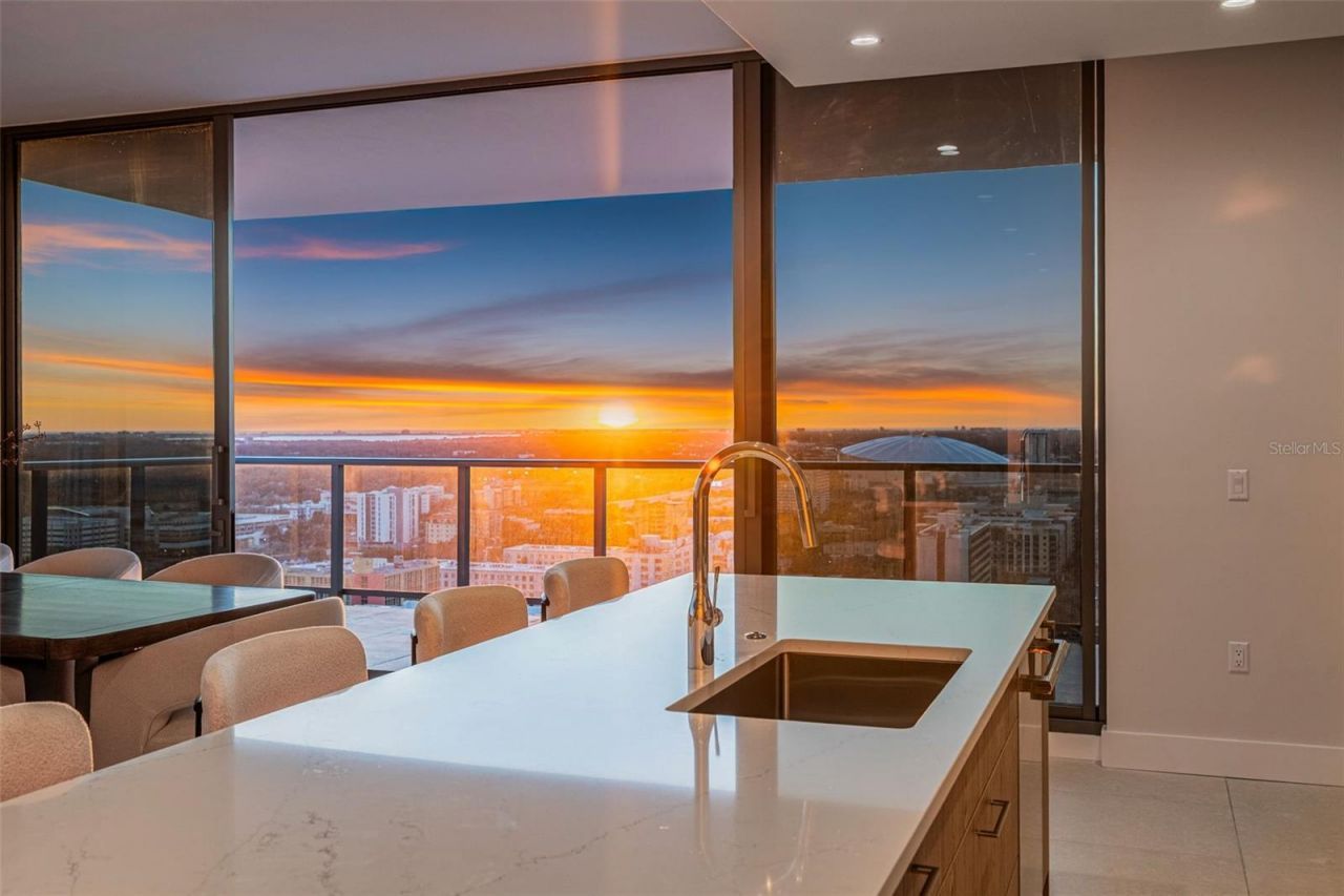 275 1st Ave S, Unit 2706, Saint Petersburg, FL 33701 Photo