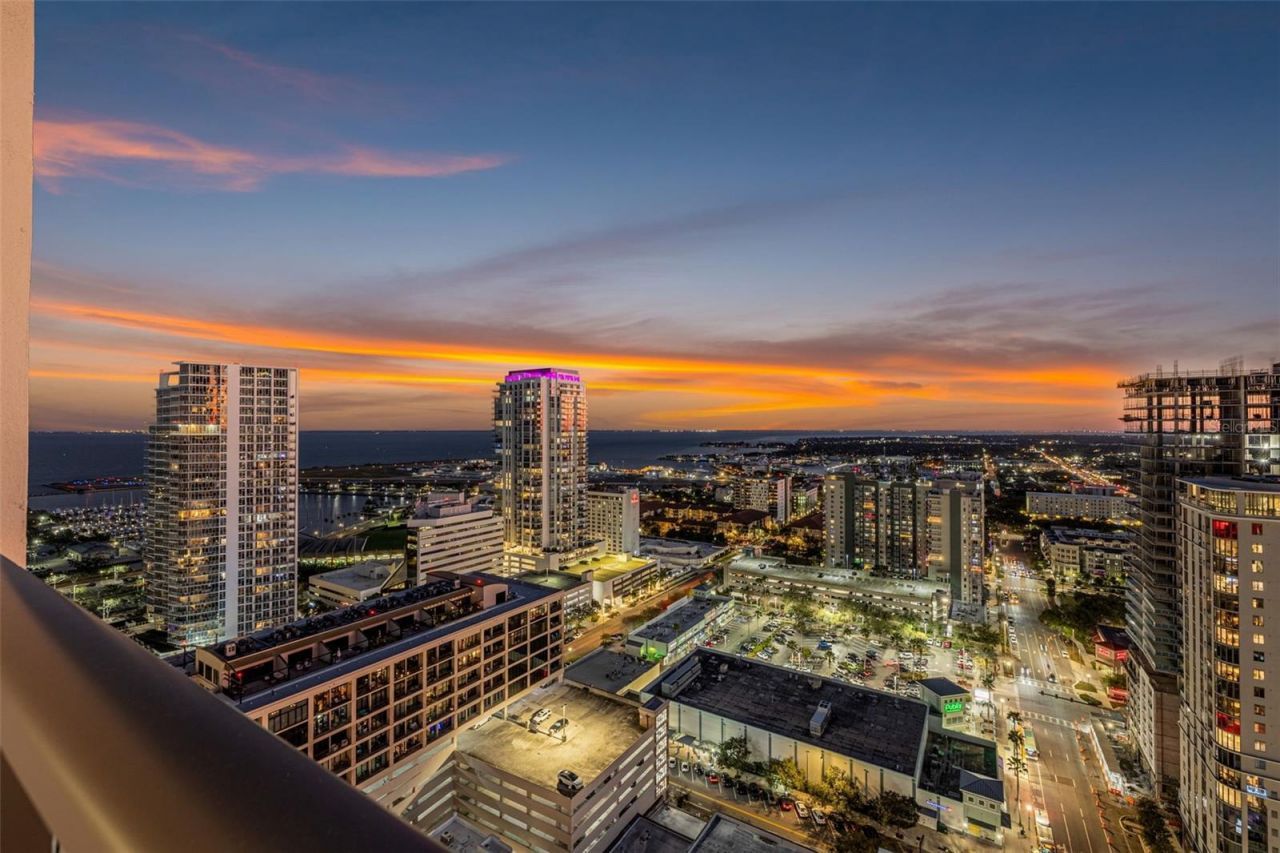 275 1st Ave S, Unit 2706, Saint Petersburg, FL 33701 Photo