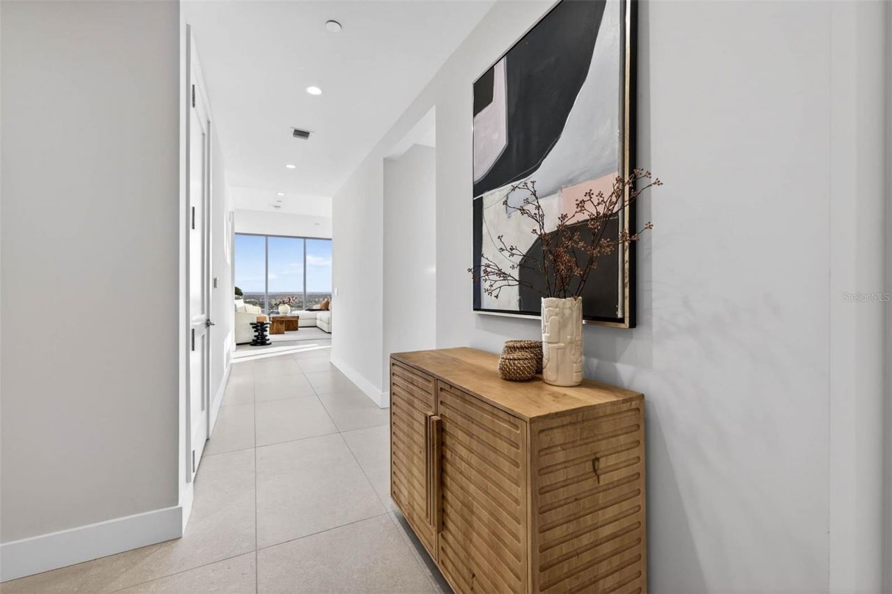 275 1st Ave S, Unit 2706, Saint Petersburg, FL 33701 Photo