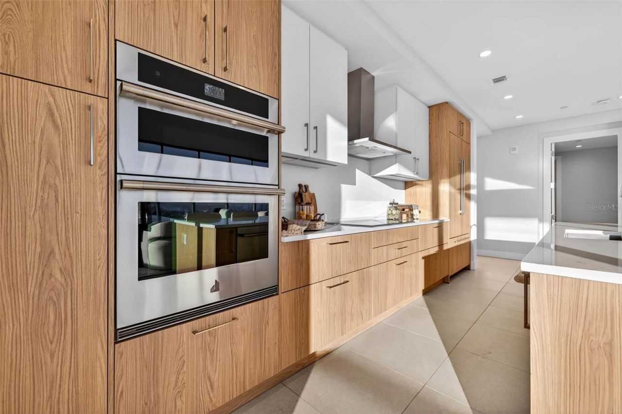 275 1st Ave S, Unit 2706, Saint Petersburg, FL 33701 Photo