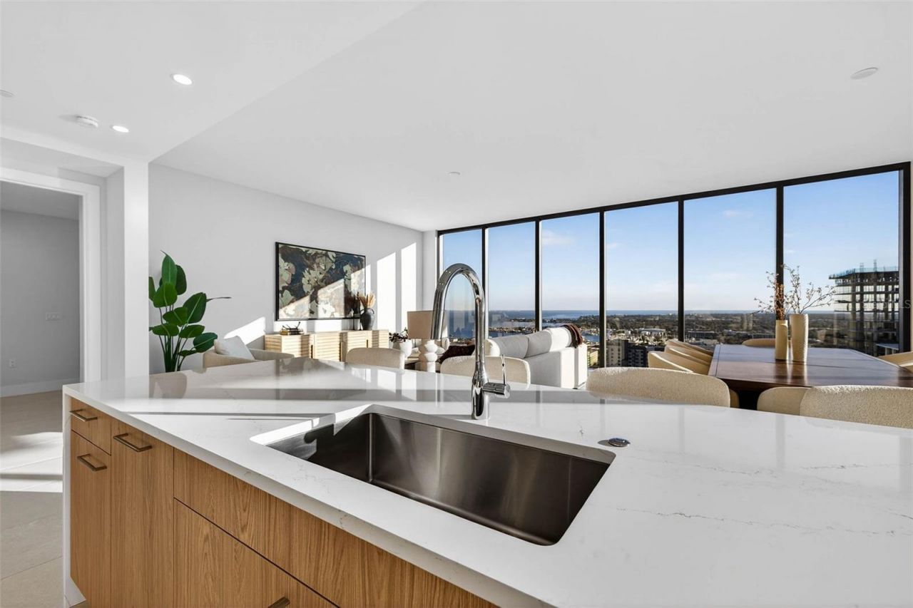 275 1st Ave S, Unit 2706, Saint Petersburg, FL 33701 Photo