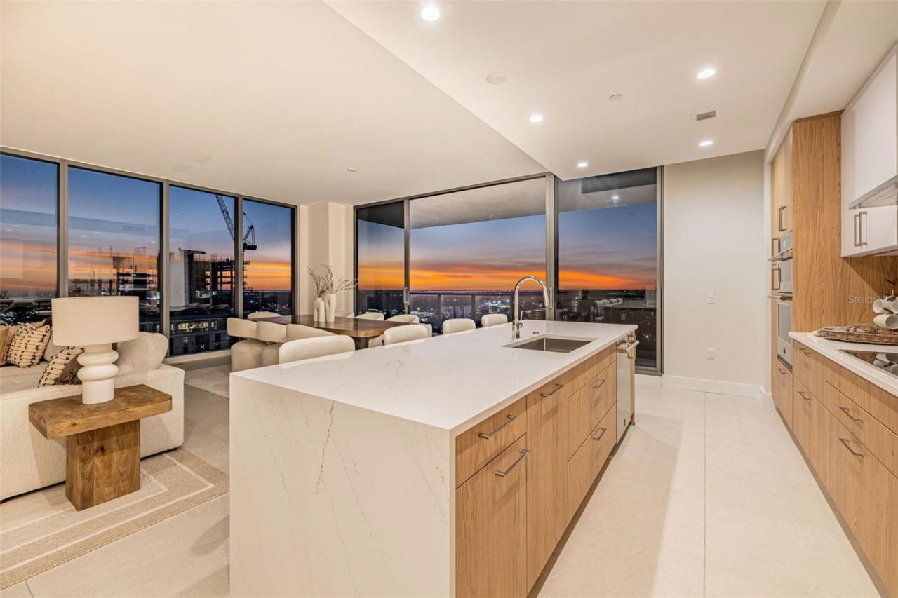 275 1st Ave S, Unit 2706, Saint Petersburg, FL 33701 Photo