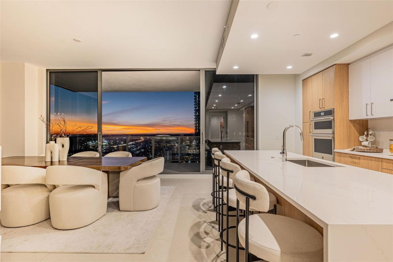 275 1st Ave S, Unit 2706, Saint Petersburg, FL 33701 Photo