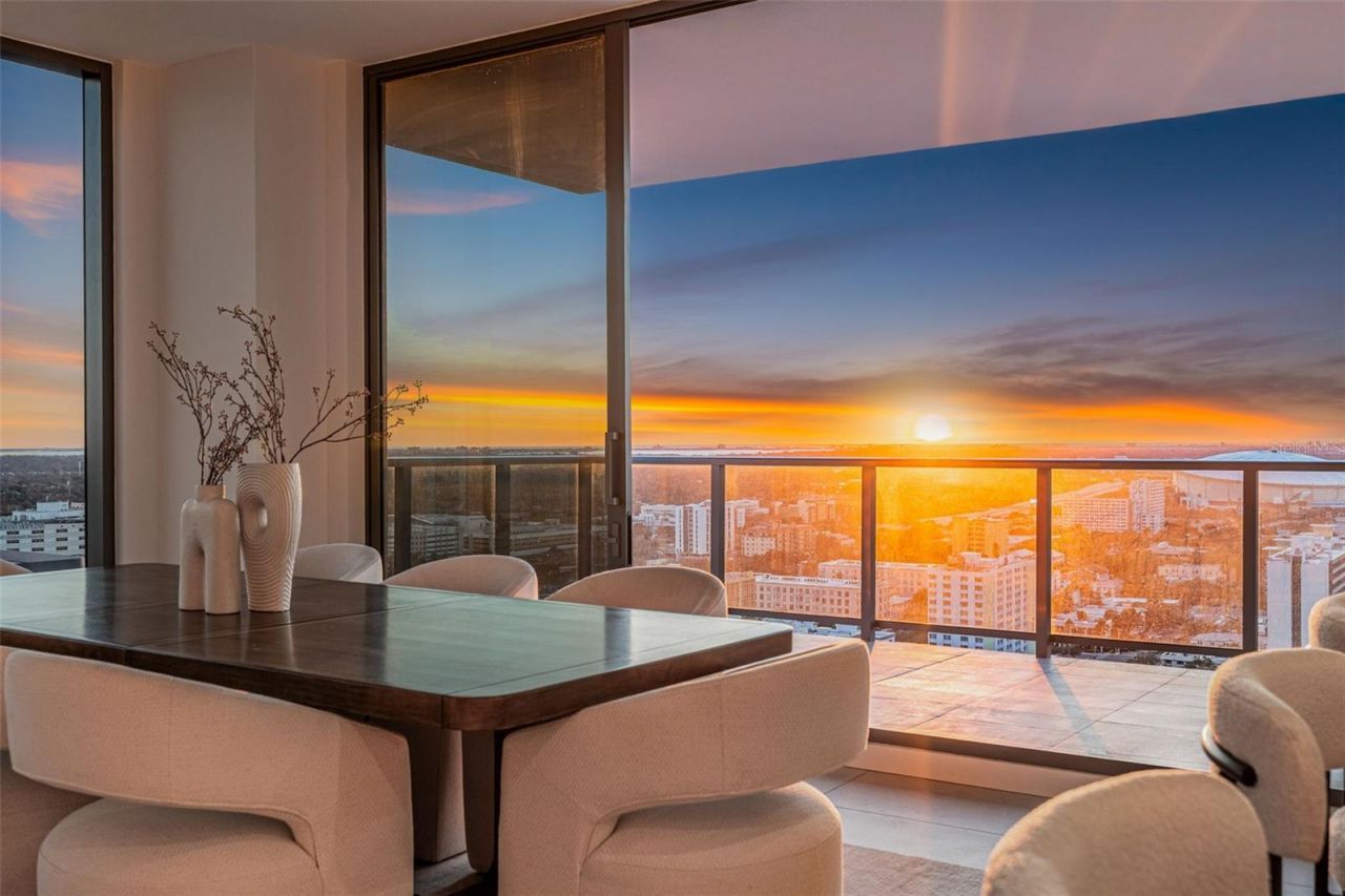 275 1st Ave S, Unit 2706, Saint Petersburg, FL 33701 Photo