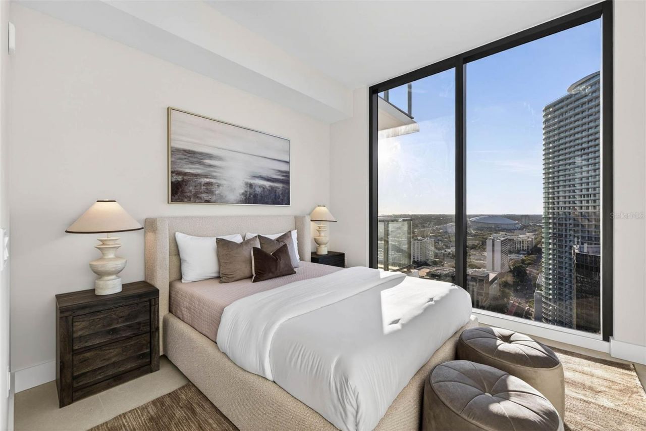 275 1st Ave S, Unit 2706, Saint Petersburg, FL 33701 Photo