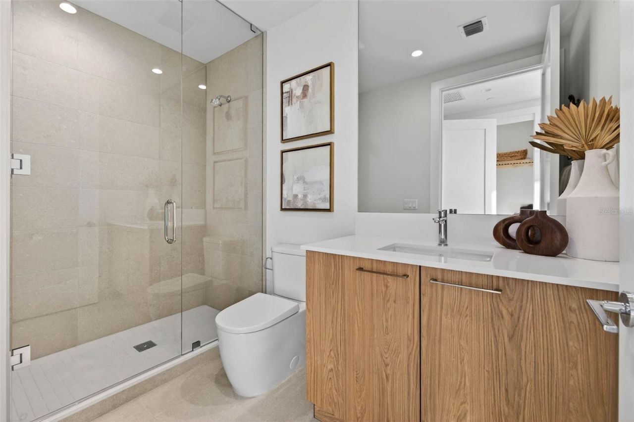 275 1st Ave S, Unit 2706, Saint Petersburg, FL 33701 Photo