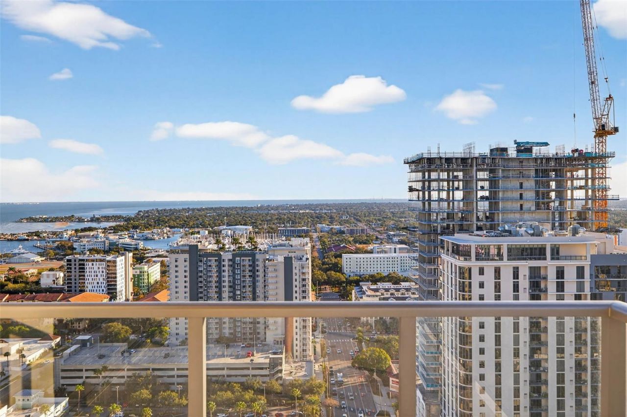 275 1st Ave S, Unit 2706, Saint Petersburg, FL 33701 Photo