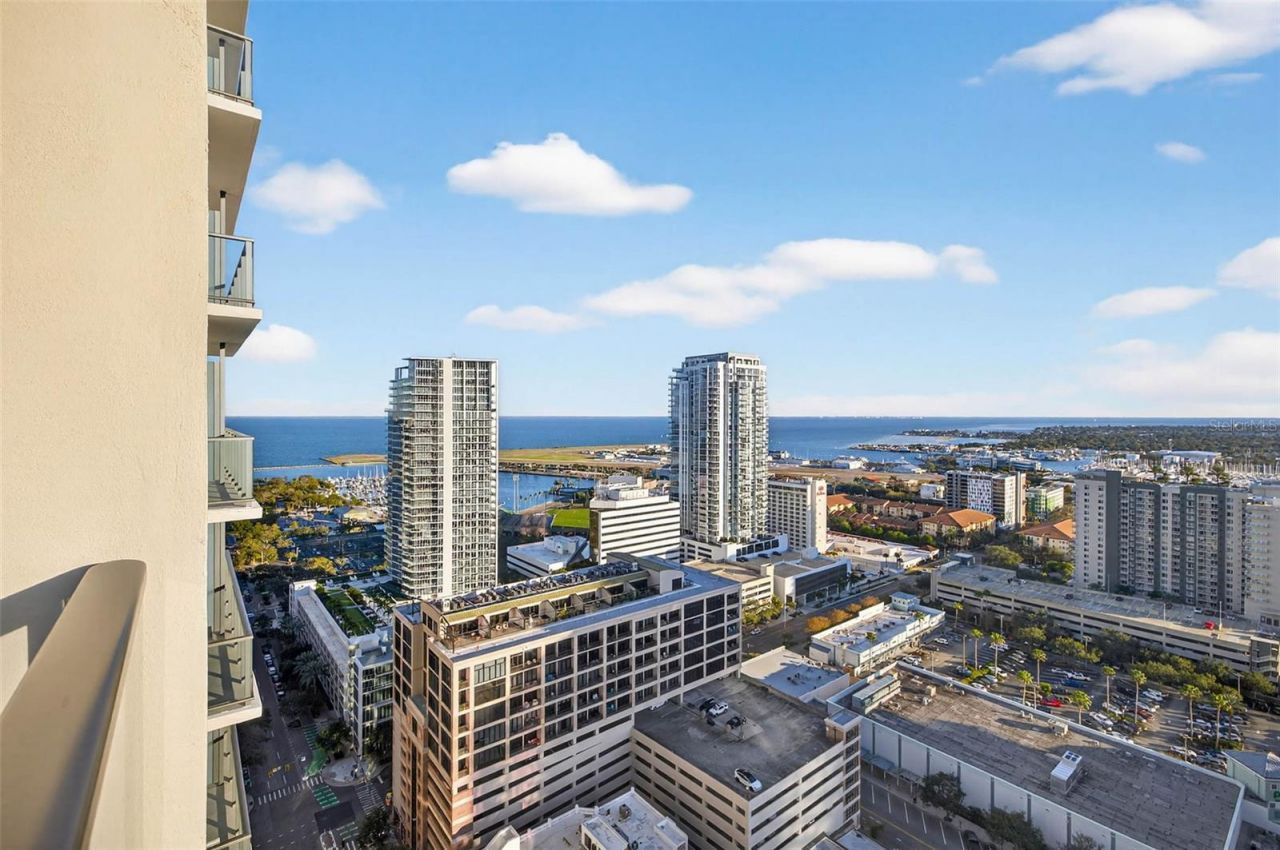 275 1st Ave S, Unit 2706, Saint Petersburg, FL 33701 Photo