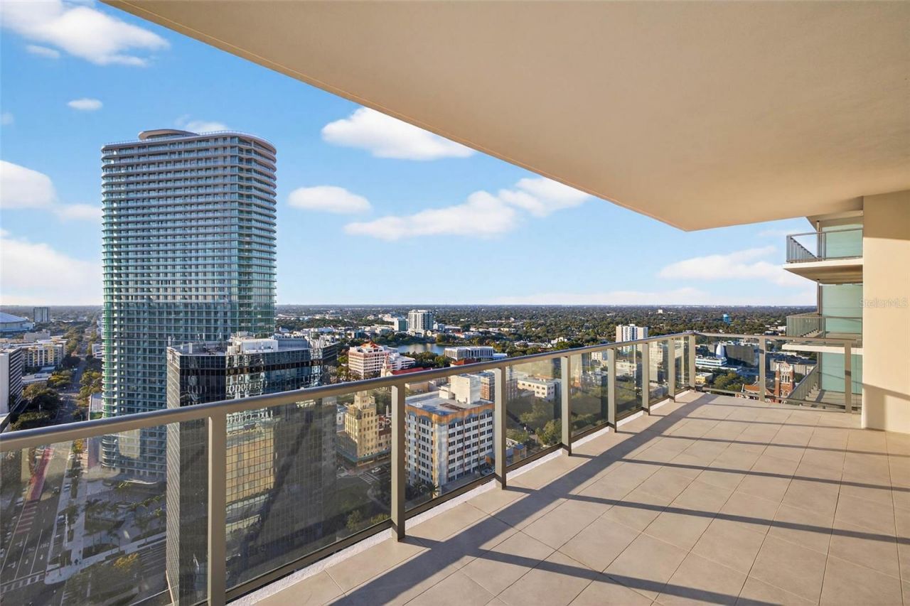 275 1st Ave S, Unit 2706, Saint Petersburg, FL 33701 Photo