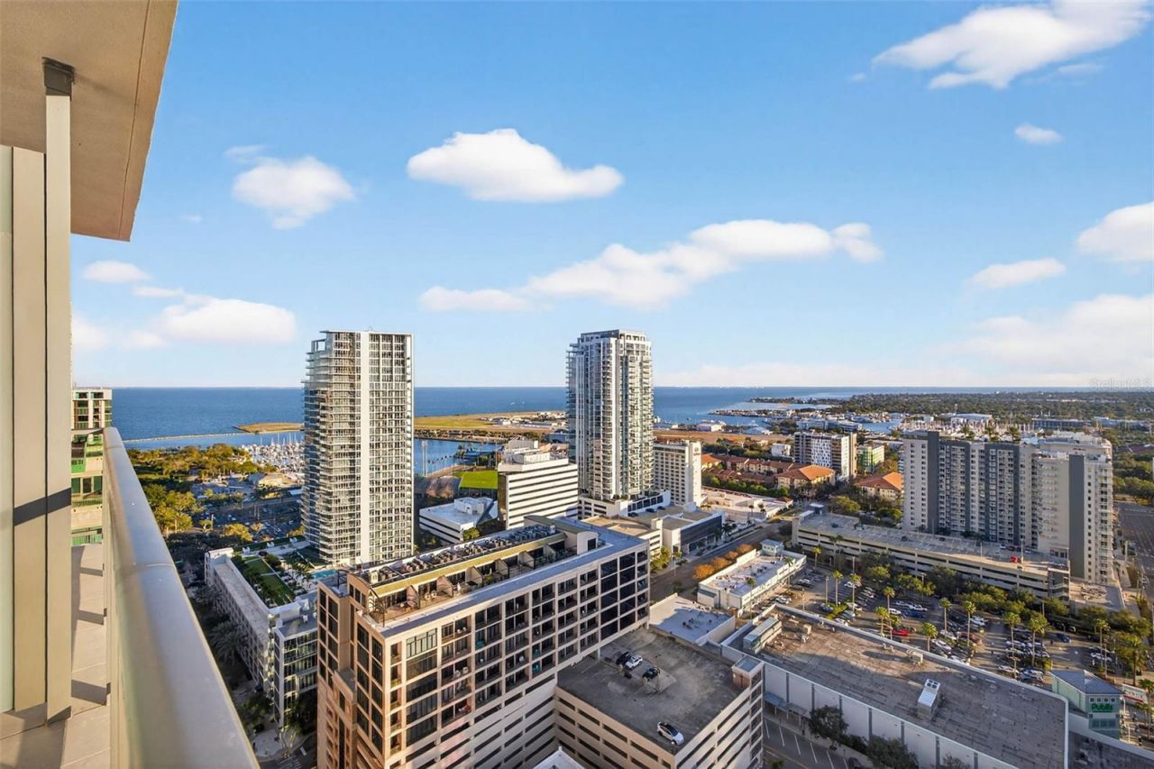 275 1st Ave S, Unit 2706, Saint Petersburg, FL 33701 Photo