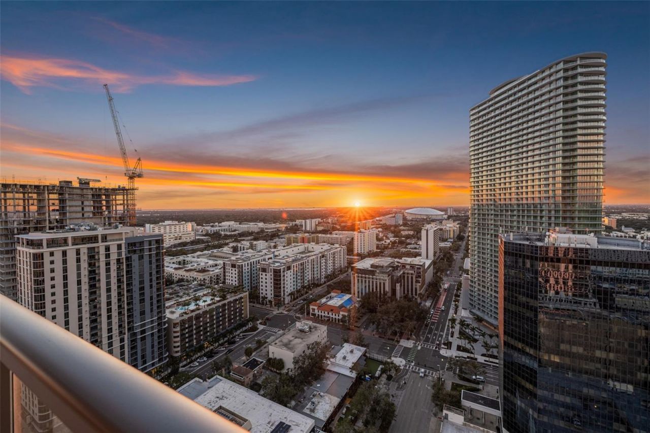 275 1st Ave S, Unit 2706, Saint Petersburg, FL 33701 Photo