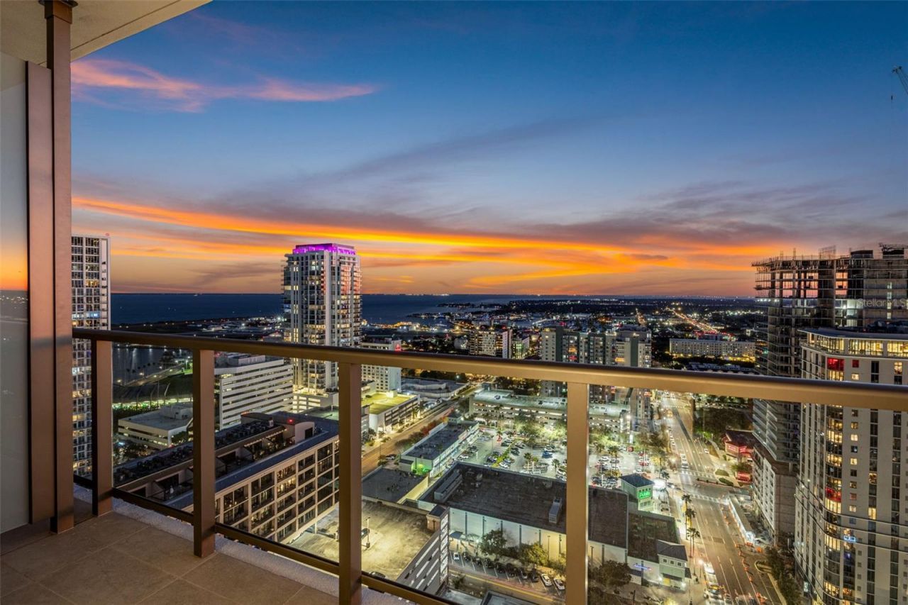 275 1st Ave S, Unit 2706, Saint Petersburg, FL 33701 Photo