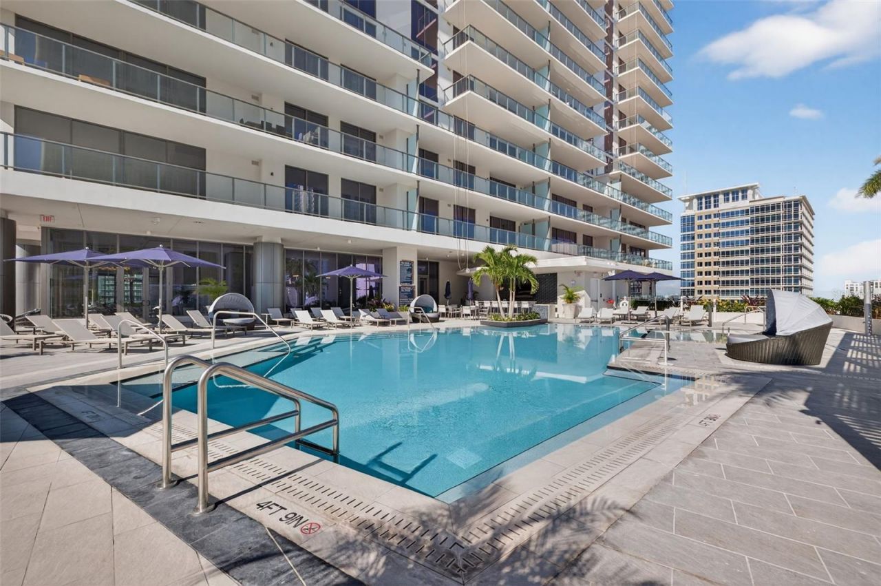 275 1st Ave S, Unit 2706, Saint Petersburg, FL 33701 Photo