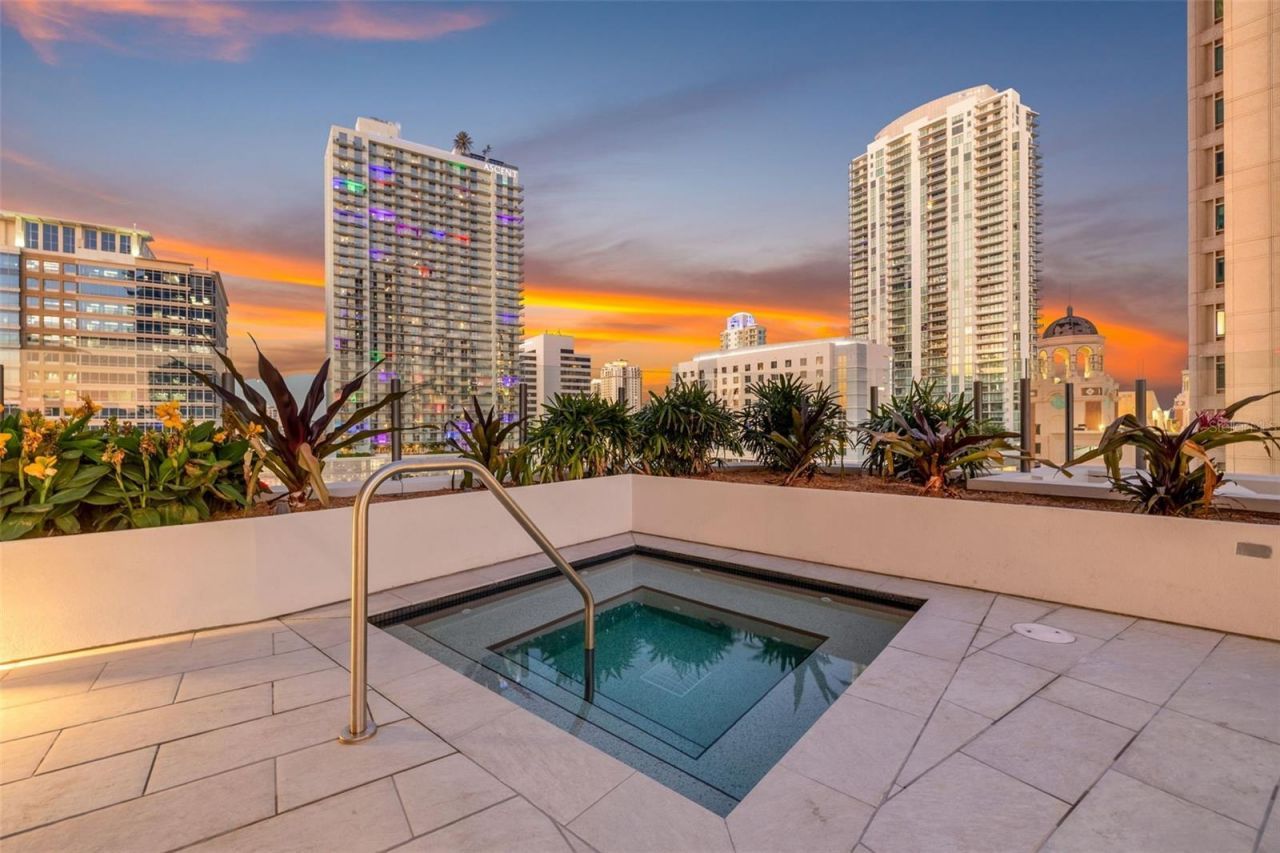 275 1st Ave S, Unit 2706, Saint Petersburg, FL 33701 Photo