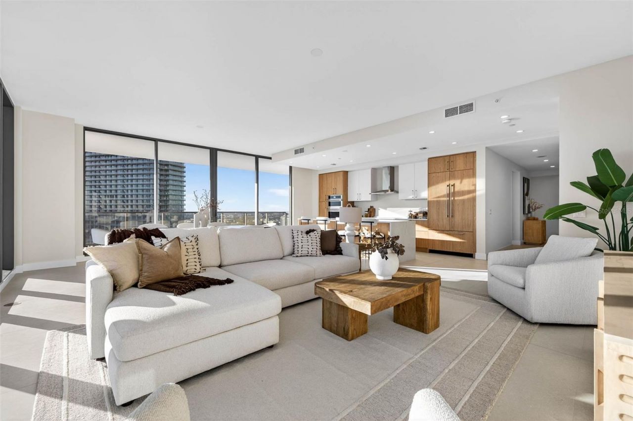 275 1st Ave S, Unit 2706, Saint Petersburg, FL 33701 Photo