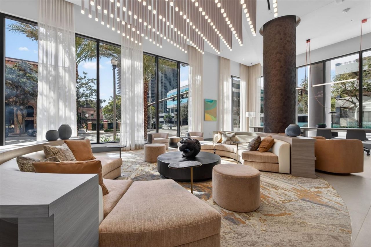 275 1st Ave S, Unit 2706, Saint Petersburg, FL 33701 Photo