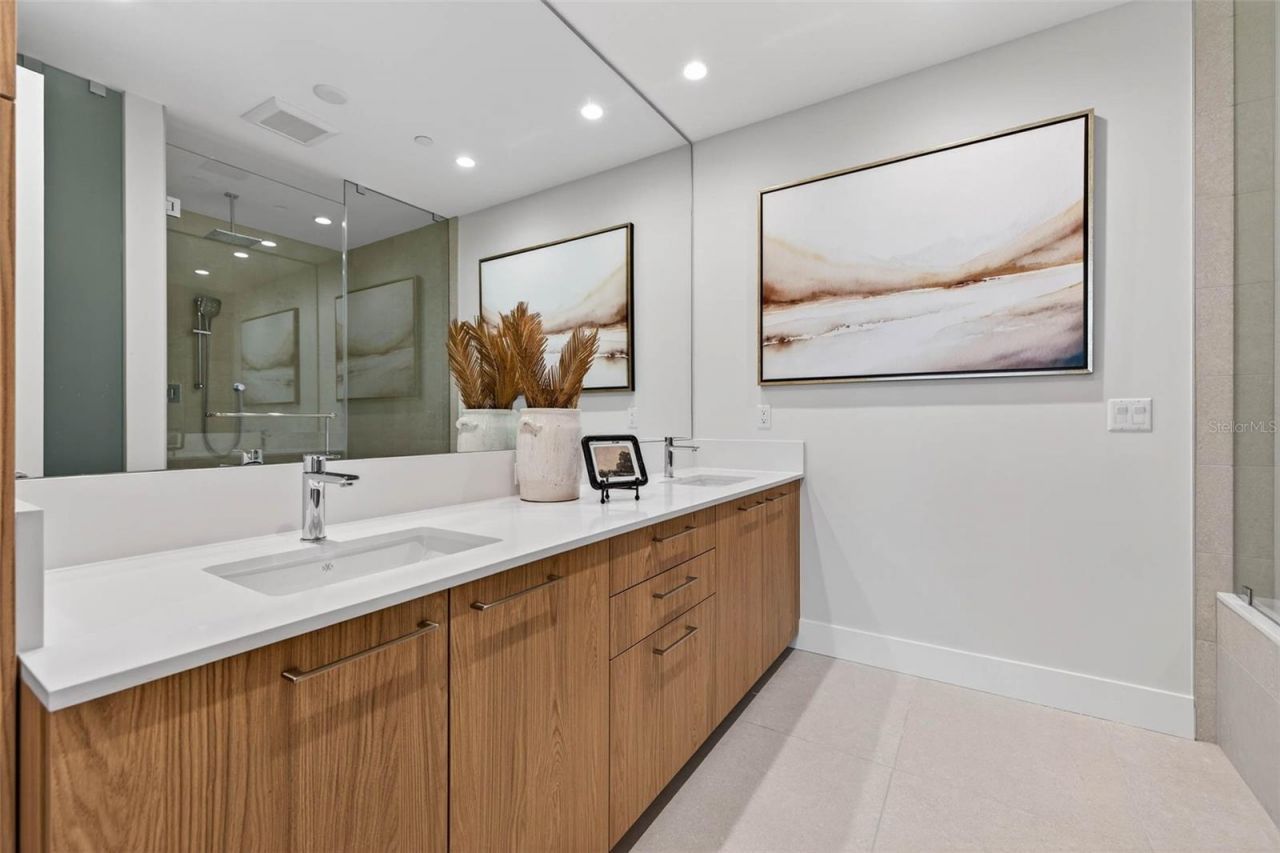 275 1st Ave S, Unit 2706, Saint Petersburg, FL 33701 Photo