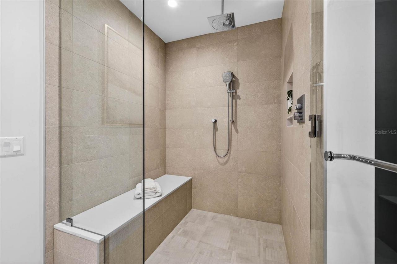 275 1st Ave S, Unit 2706, Saint Petersburg, FL 33701 Photo