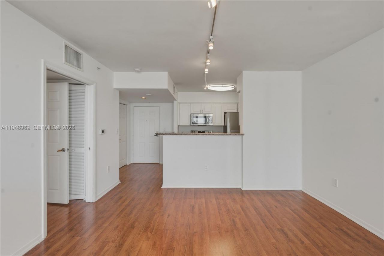 1155 Brickell Bay Dr, Unit 1107, Miami, FL 33131 Photo